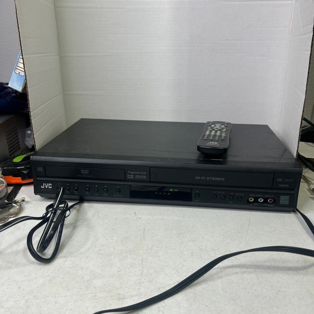 JVC HR-XVC16 DVD VCR Combo Hi-Fi Stereo Progressive Scan Player with Remote
